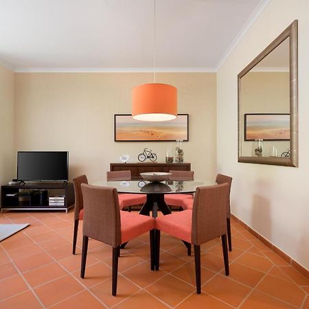 Al - Apartamentos Vila Sol F5 Bloco 3 奎特里拉 外观 照片