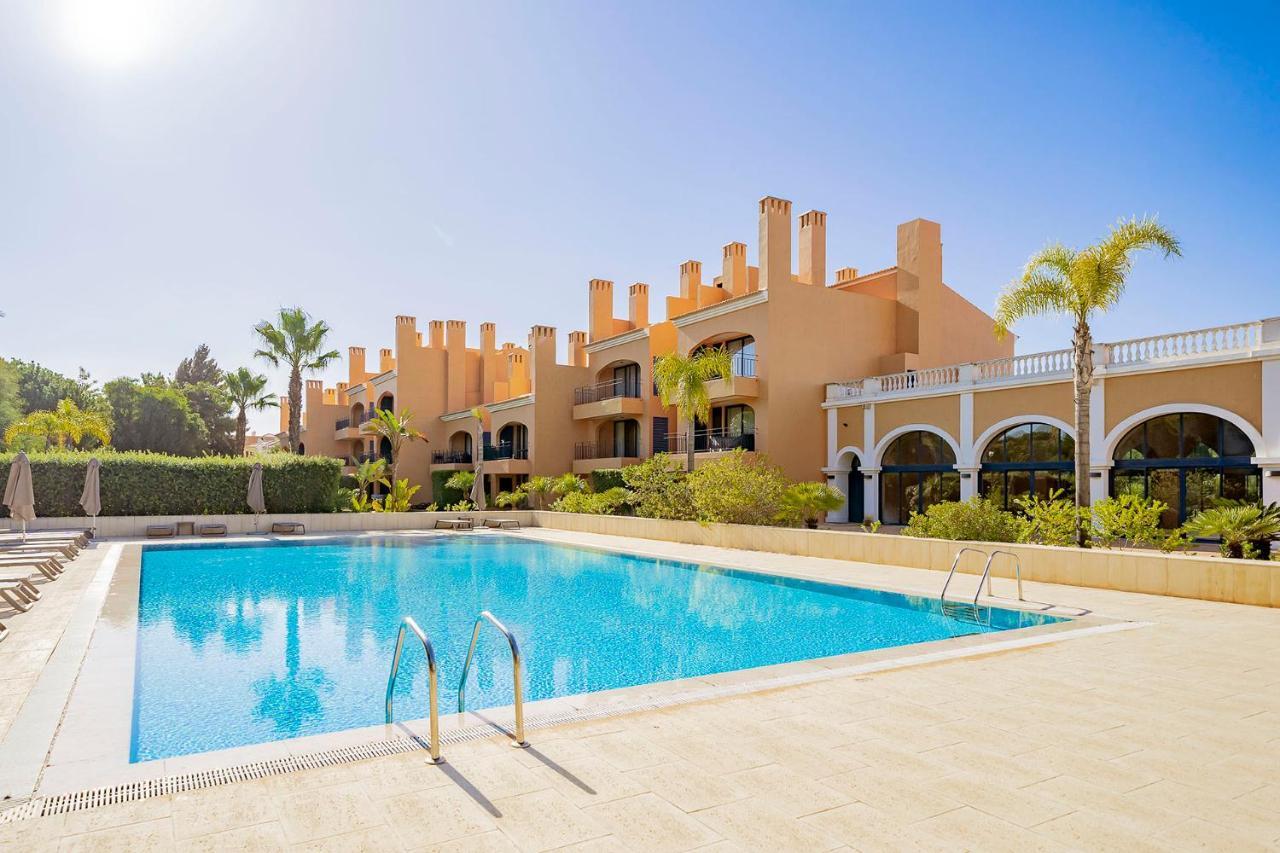 Al - Apartamentos Vila Sol F5 Bloco 3 奎特里拉 外观 照片