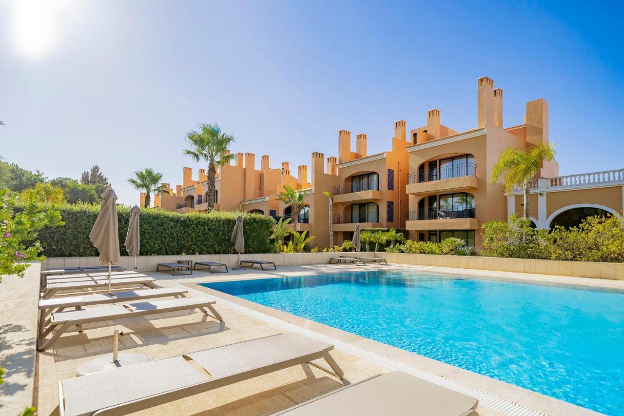 Al - Apartamentos Vila Sol F5 Bloco 3 奎特里拉 外观 照片