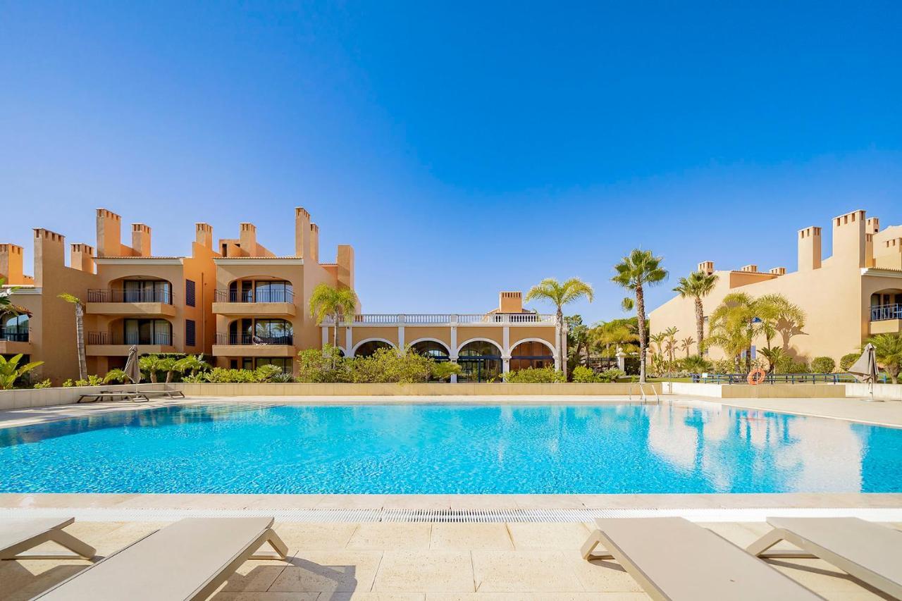 Al - Apartamentos Vila Sol F5 Bloco 3 奎特里拉 外观 照片