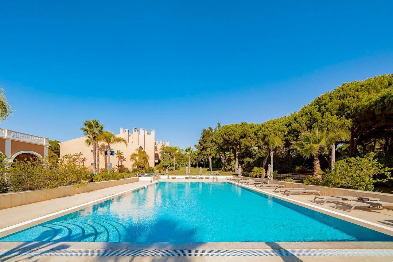 Al - Apartamentos Vila Sol F5 Bloco 3 奎特里拉 外观 照片